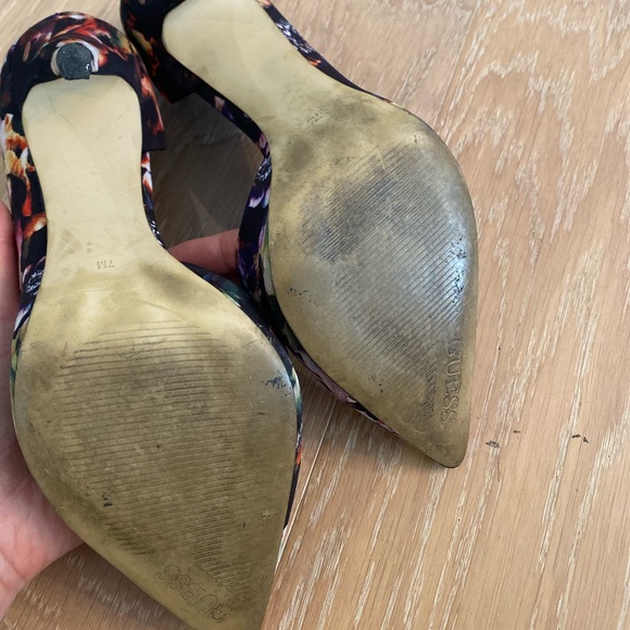 Guess Floral Pumps - Picture 4 of 4